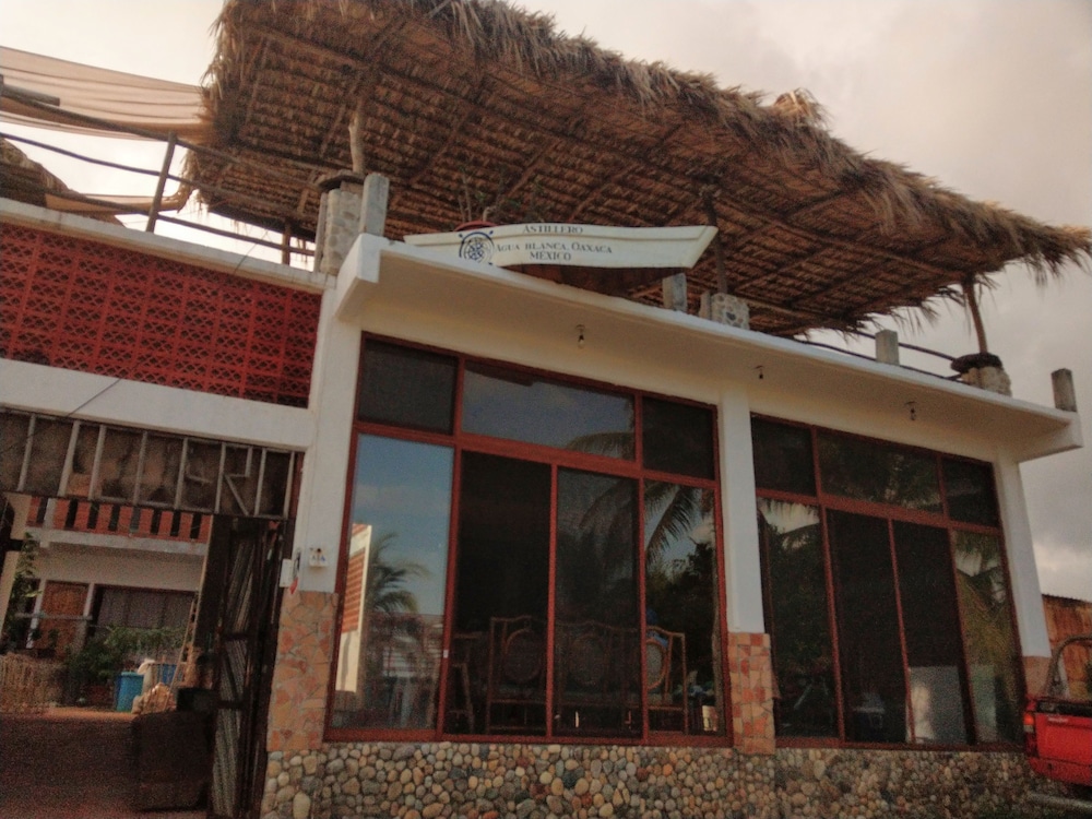 Hotel Navalia in Santa Maria Tonameca, Mexico