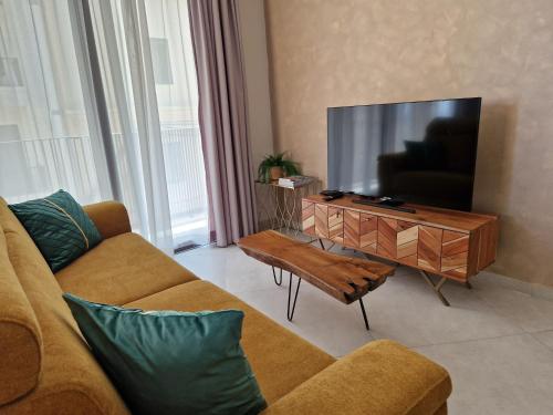 Sunshore N5 Sea Views Cozy Balcony Steps from the Promenade — 4-Star Luxury Hotel in Sliema, Malta