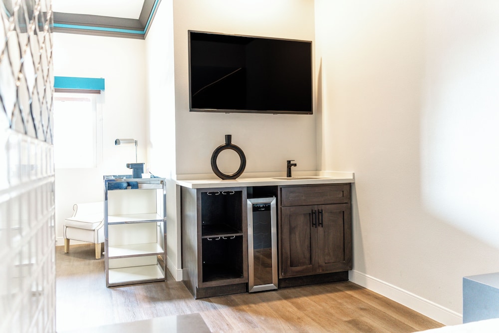 Aspire Inn Studios & Spas - photo 39