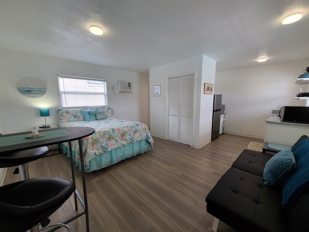 Sun Island Motel - photo 5