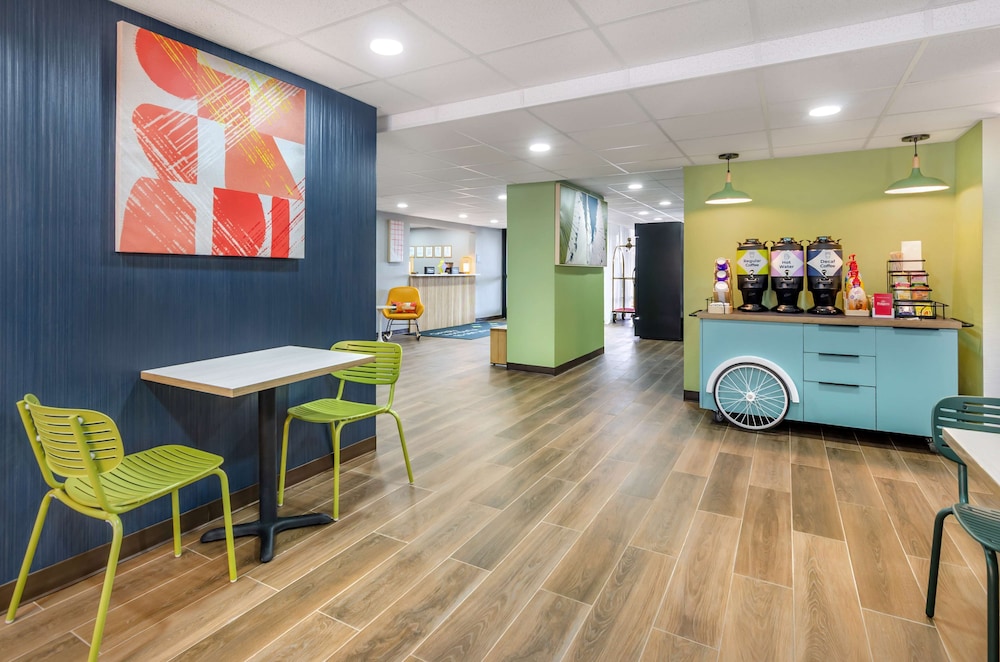 Spark By Hilton Roanoke Airport - photo 2