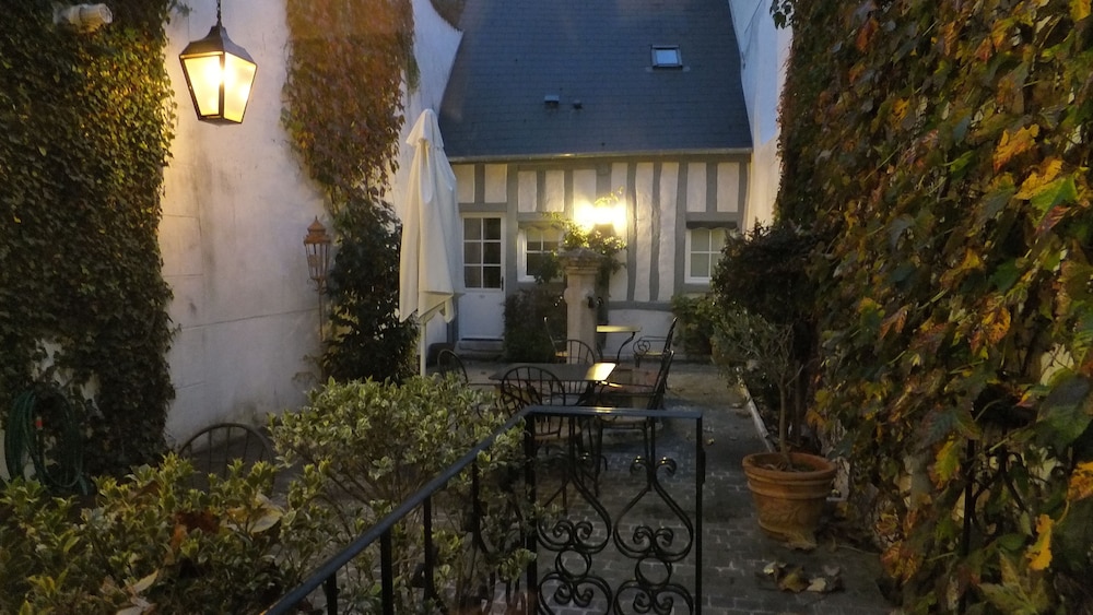Hotel La Closeraie in Sully-Sur-Loire, France