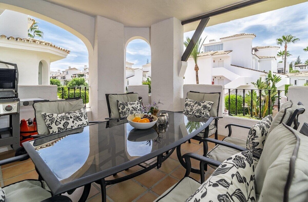 LNM16 Comfortable apartment next to Puerto Banus — 4-Star Luxury Hotel in Marbella, Spain