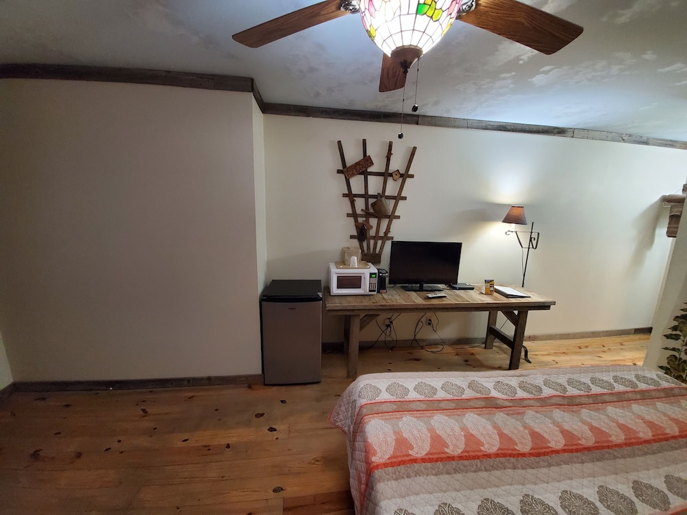 Jamesport Inn - photo 26
