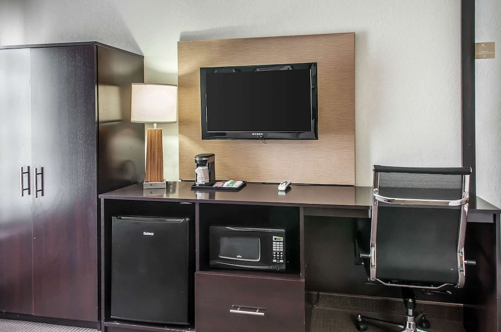 Garner Hotel Albuquerque Airport by IHG - photo 21