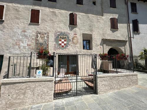 Palazzo Del Vescovo — 4-Star Luxury Hotel in Gozzano, Italy