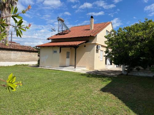 Eleni Village House — 4-Star Luxury Hotel in Kamena Vourla, Greece