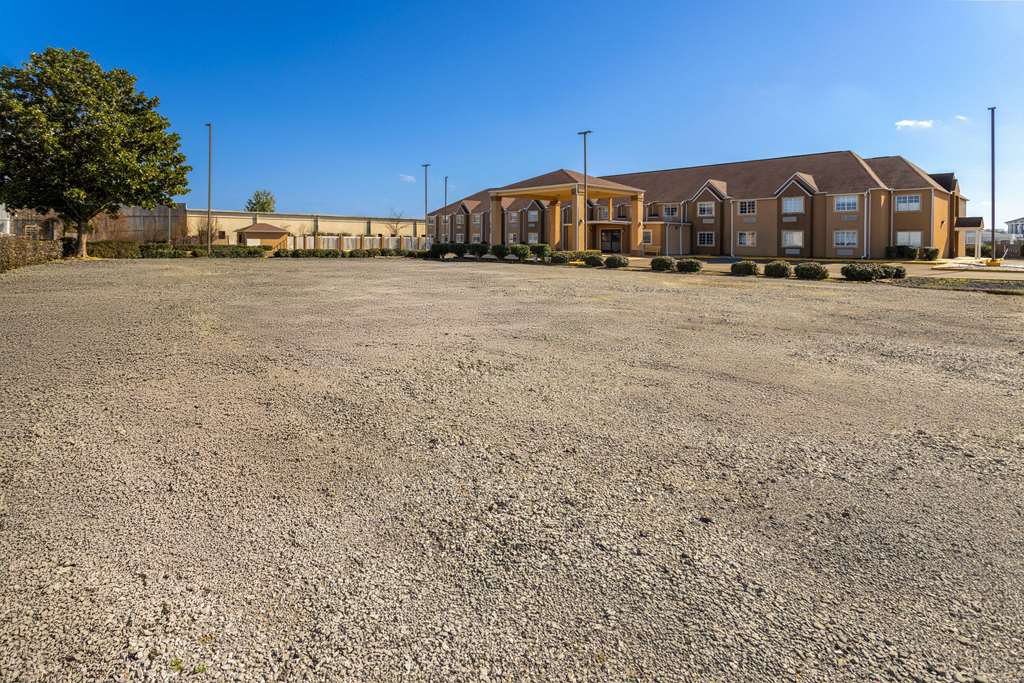 Days Inn by Wyndham Jackson Downtown - photo 26