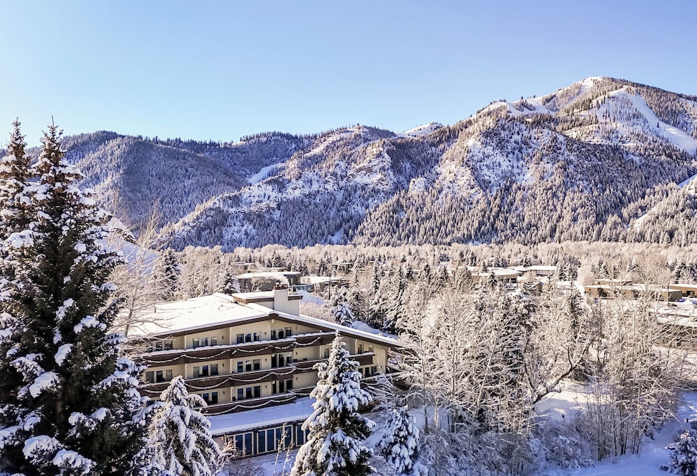 Knob Hill Inn - photo 2