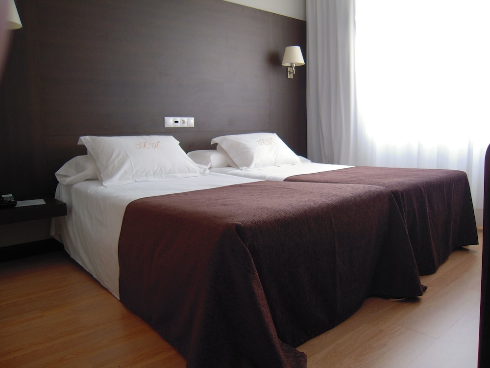 Méndez Núñez Hotel — Lugo — photo 2