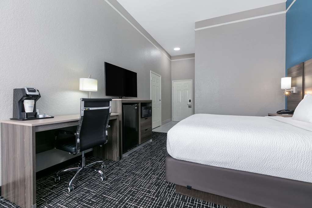 La Quinta Inn & Suites by Wyndham Weatherford - photo 22