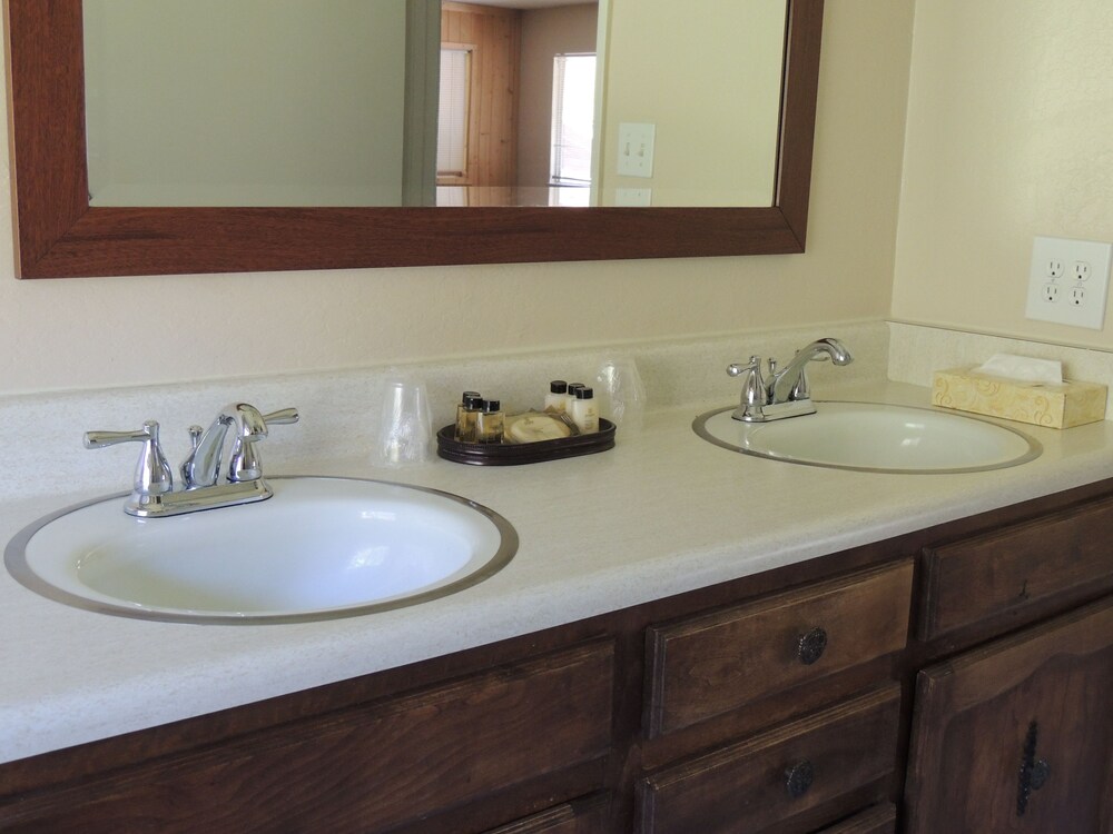 Indian Creek Lodge - photo 25