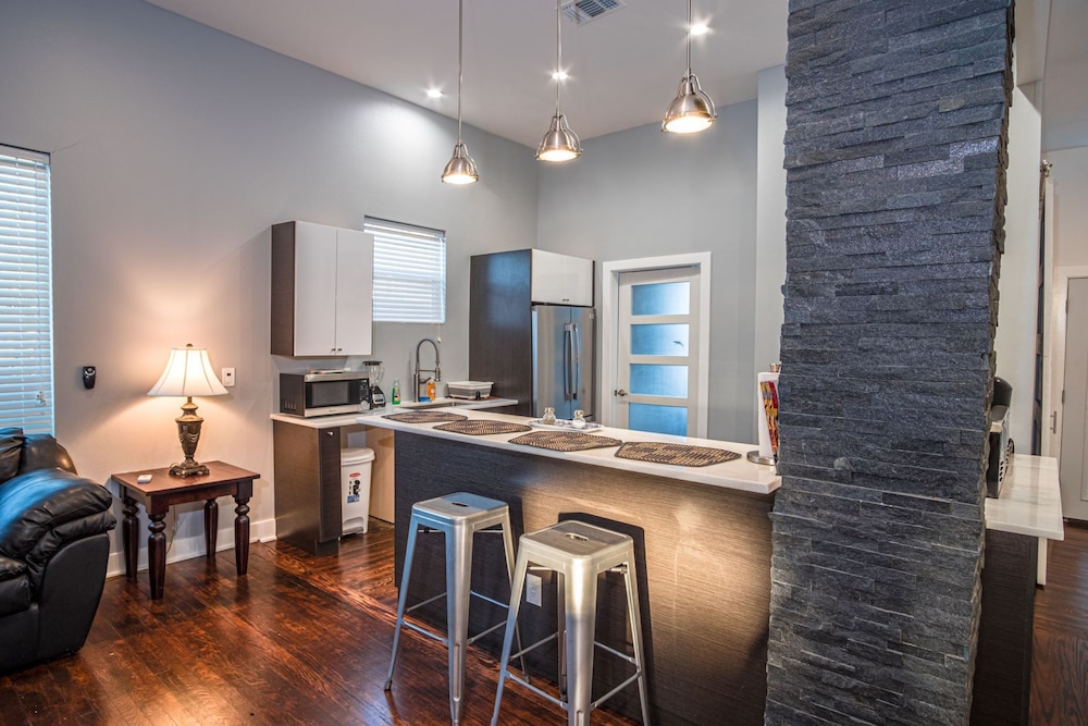 Prosperity Place Remodeled 3br 2ba Near Downtown - photo 14