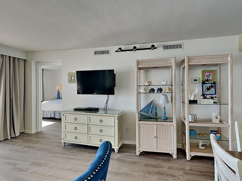 Emerald Towers II by Southern Vacation Rentals - photo 3