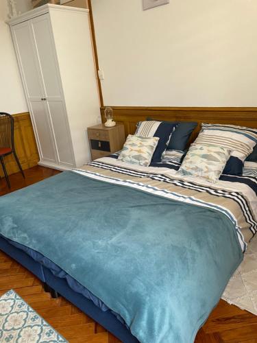 32 Parc Des Sports Chez Catherve — hotel in Coutras