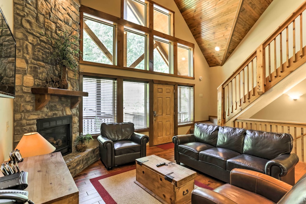 Branson Home with Game Room Near Silver Dollar City — 4-Star Luxury Hotel in Branson, United States