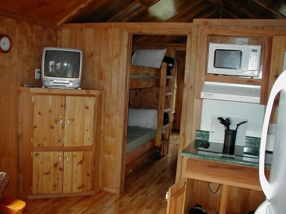 Edgewater Motel - photo 9