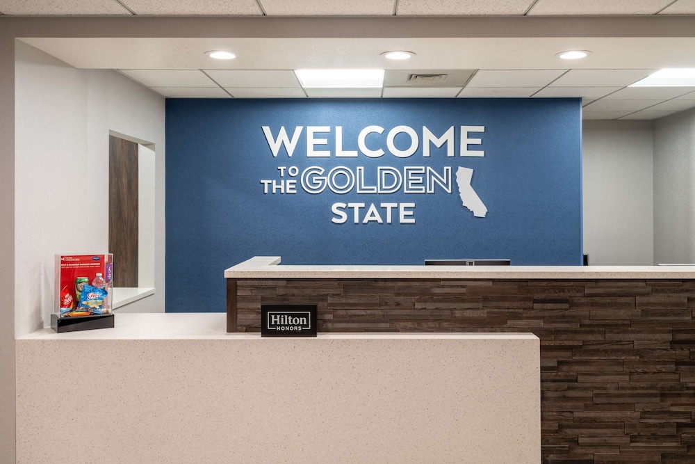 Hampton Inn & Suites Agoura Hills - photo 8