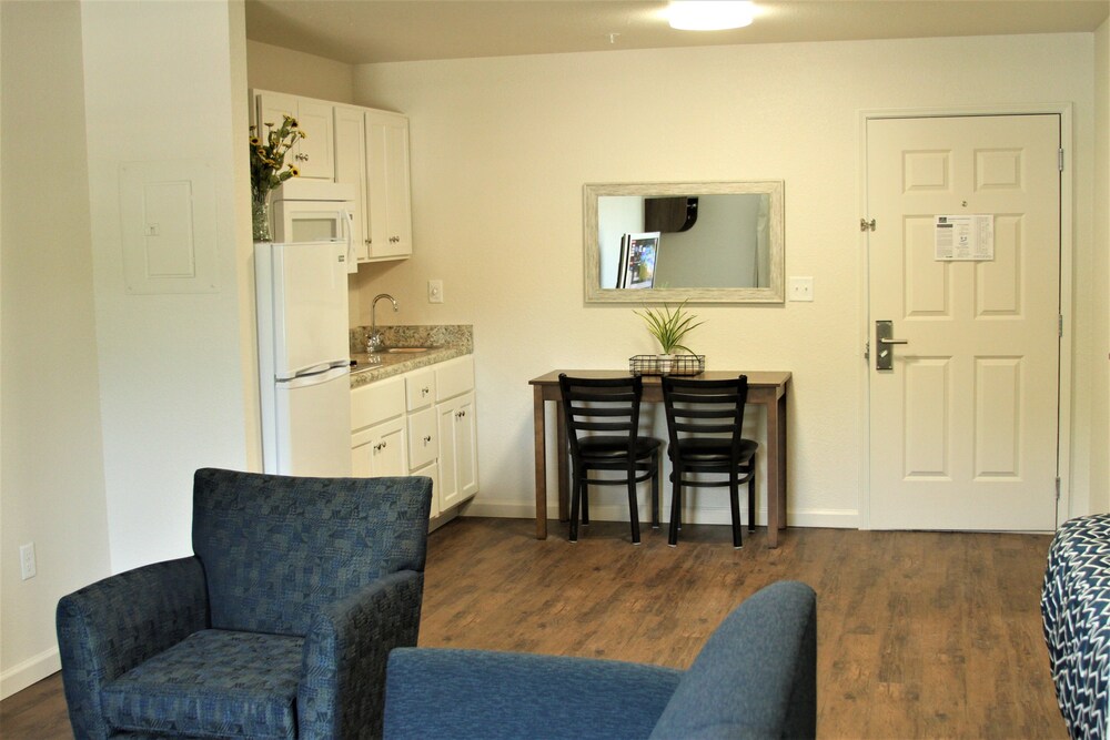 Stay Plus Extended Stay Suites - photo 15