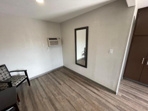 Sequoia Motel - photo 4