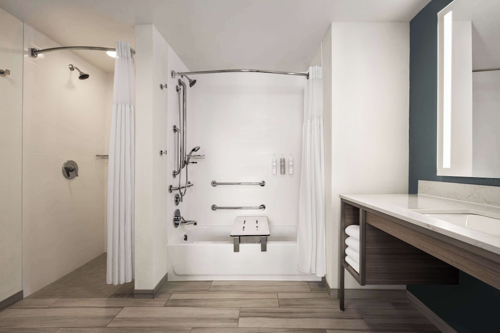 Hilton Garden Inn Fort Collins - photo 28