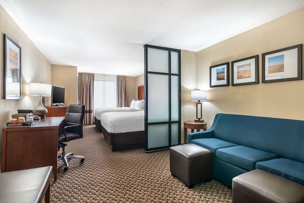 Comfort Suites Manhattan - photo 25