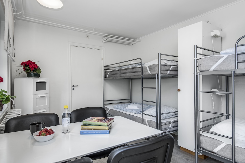 Tallbackens Gard And Vandrarhem Hostel 10477982 — Svaertinge