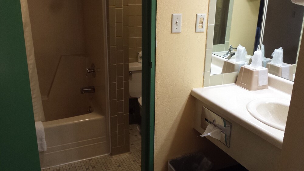 Family Budget Inn - photo 14