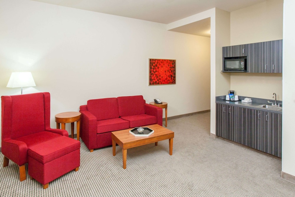 Baymont by Wyndham Grand Forks - photo 14