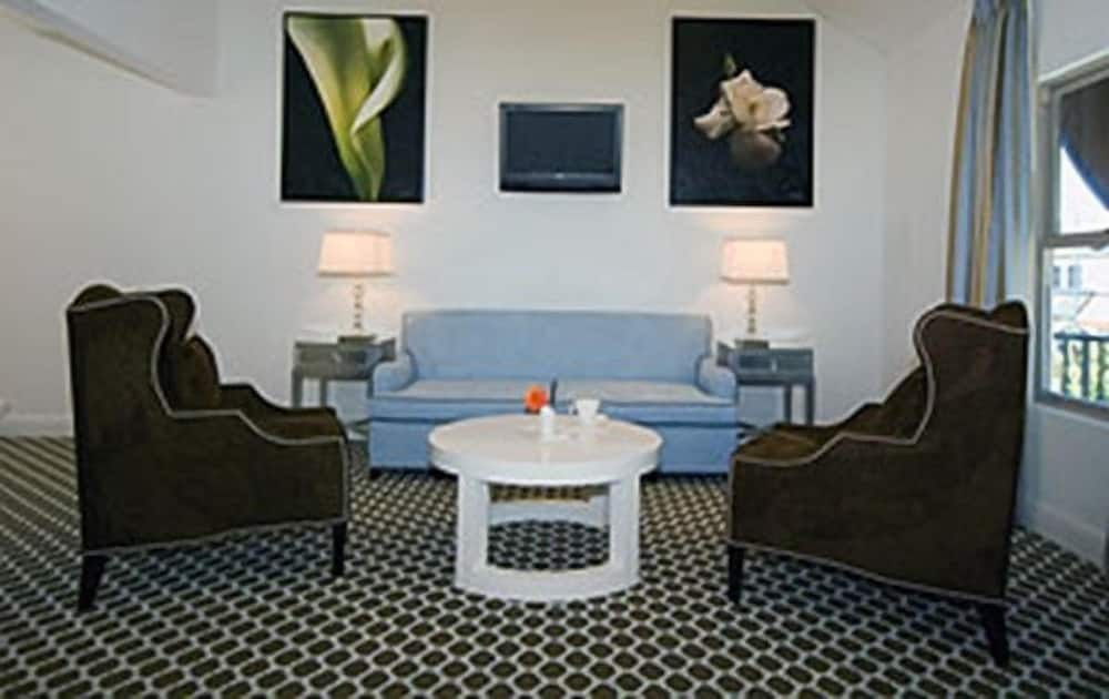 L.A. Sky Boutique Hotel - photo 30