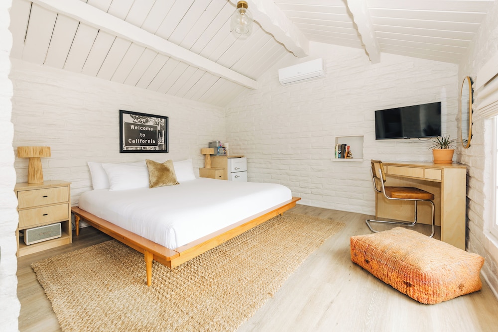 The Green Room Hotel - photo 15