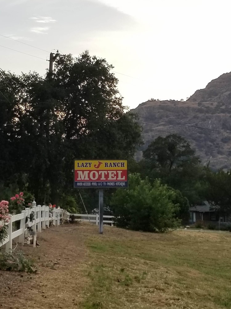 Lazy J Ranch Motel - photo 18