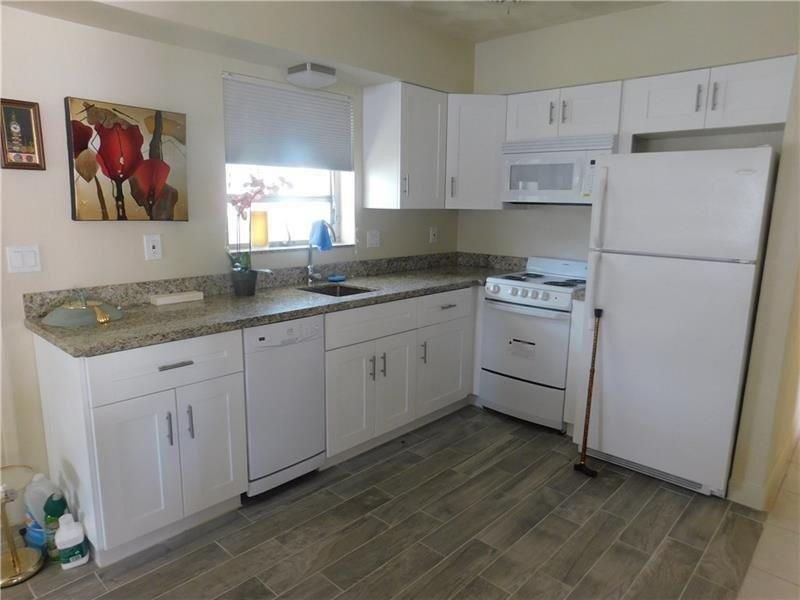 Dolphin Isle Suites - photo 14