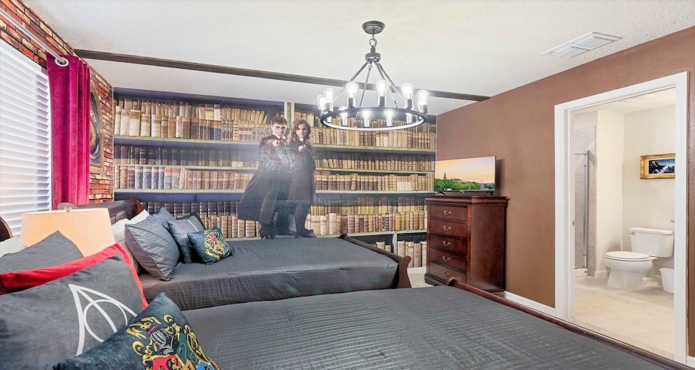 Extraordinary 5BR Private Pool Near Disney Area - photo 9