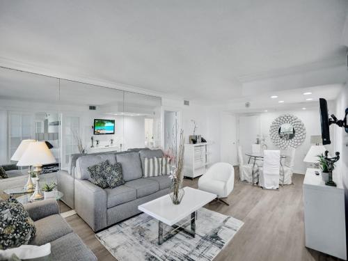 Charming Ocean View Condo Beach Service 516 — 4-Star Luxury Hotel in Miami Beach, United States