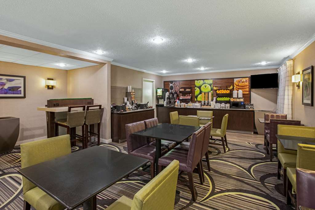 La Quinta Inn & Suites by Wyndham N Little Rock McCain Mall - photo 38