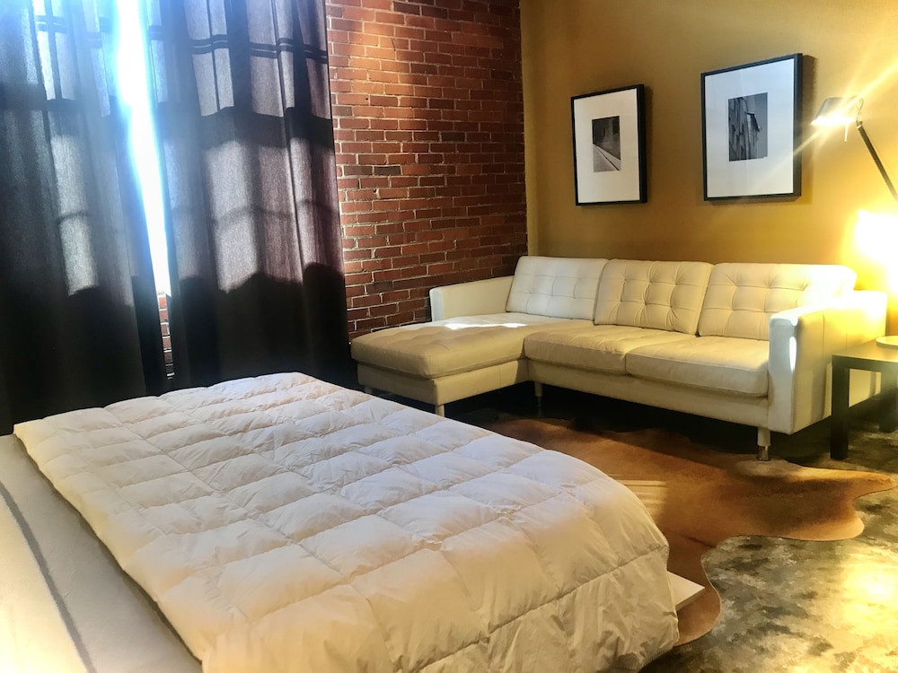The Hangar Lofts Hotel - photo 11