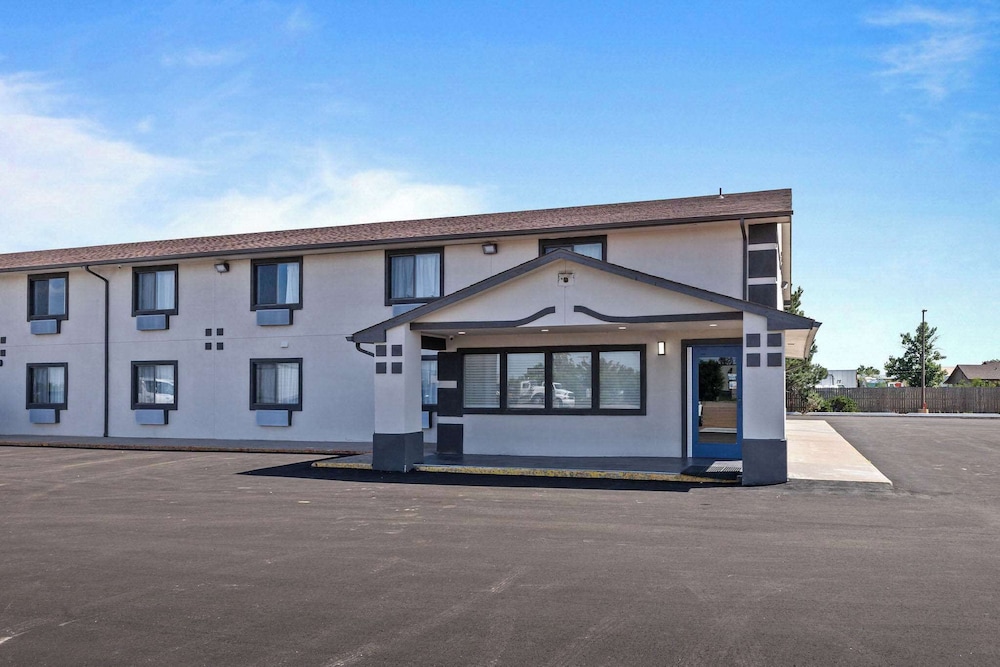 Motel 6 Brighton CO Denver Northeast — 4-Star Luxury Hotel in Brighton, United States