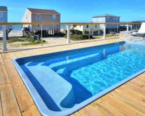 7 Happy Pelicans in Oak Island, United States