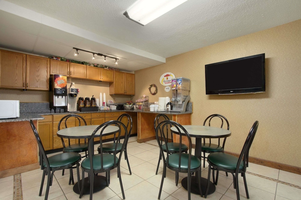 Super 8 by Wyndham Homewood Birmingham Area - photo 25