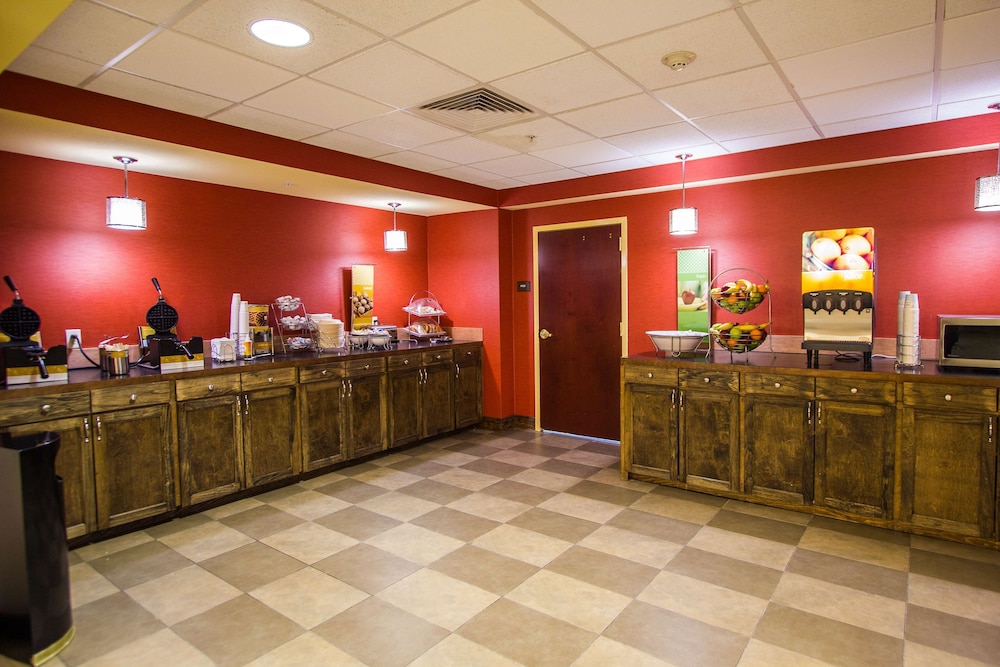 Hampton Inn & Suites Natchez - photo 25