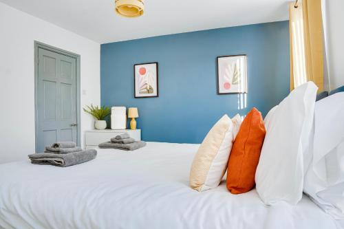 Cosy 3 bedroom house near Anfield Stadium — 4-Star Luxury Hotel in Liverpool, United Kingdom
