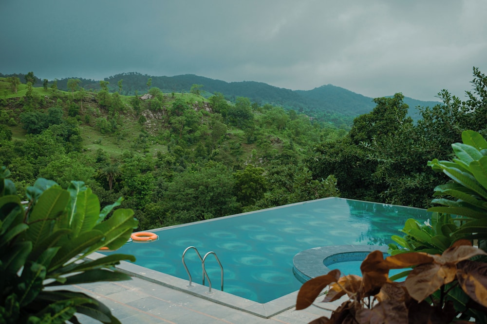 The Sky Imperial Pavoreal Jungle Resort — Udaipur