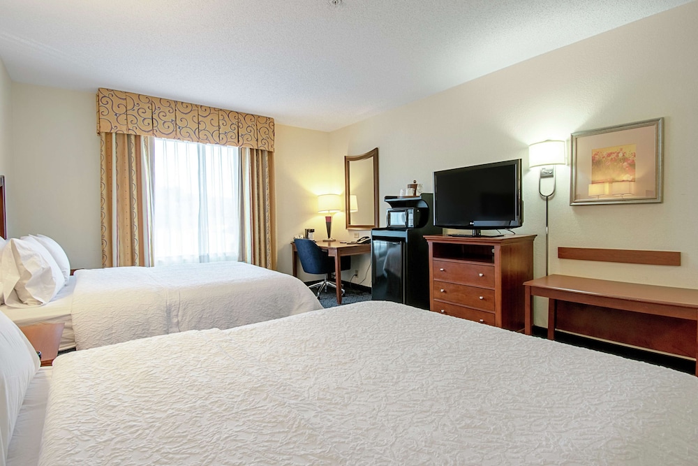 Hampton Inn Pine Grove - photo 25