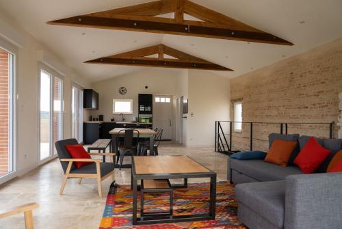 Gîte les Vabres Ancienne ferme rénovée piscine pétanque pet-friendly hotel Coufouleux
