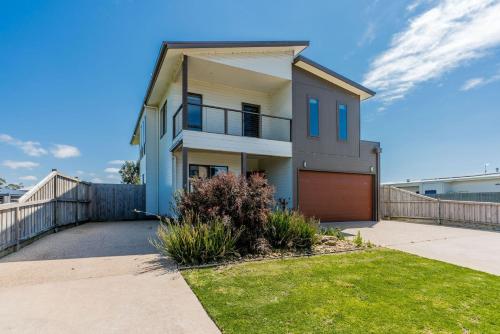 Surfside Lakeviews Free Wifi - carbon neutral hotel in Inverloch