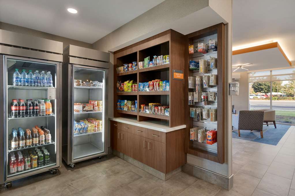 La Quinta Inn & Suites by Wyndham Springfield - photo 41