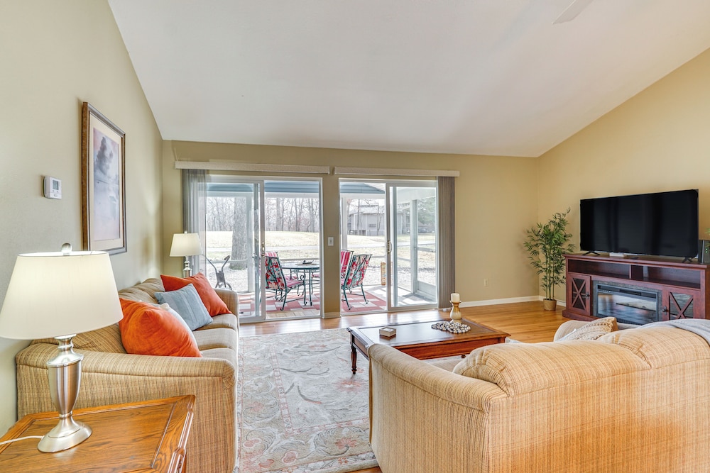 Lake Access & Resort Perks: Margaritaville Home - photo 3