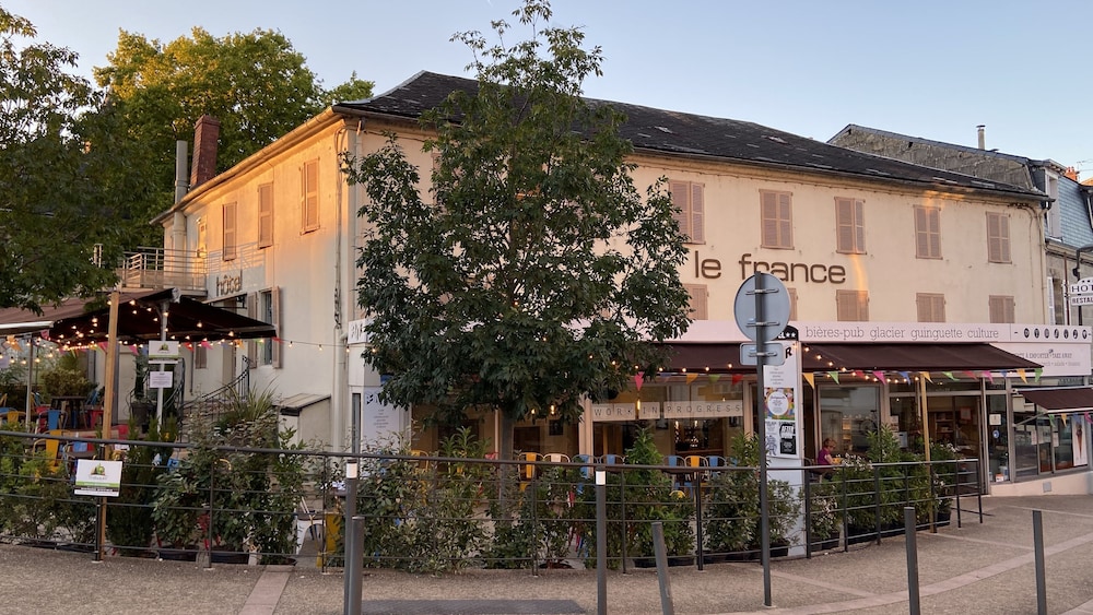 Hotel Abelha Le France in Brive-La-Gaillarde, France