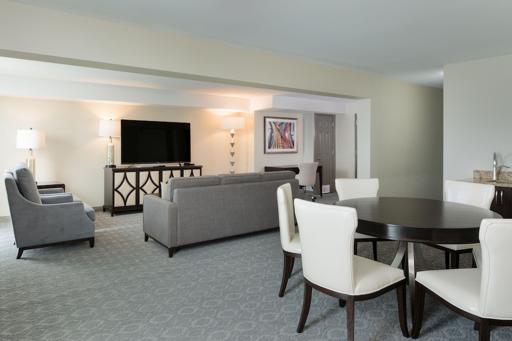 Crowne Plaza Chicago SW Burr Ridge by IHG - photo 50